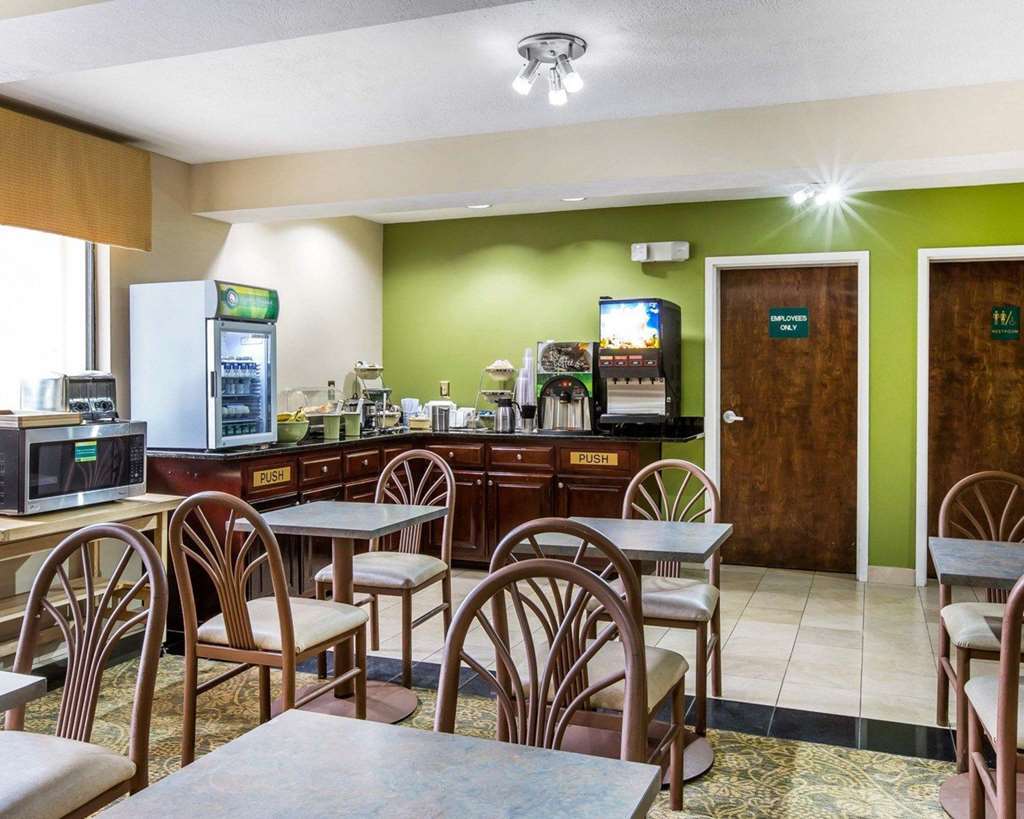 Suburban Studios Огъста Ресторант снимка